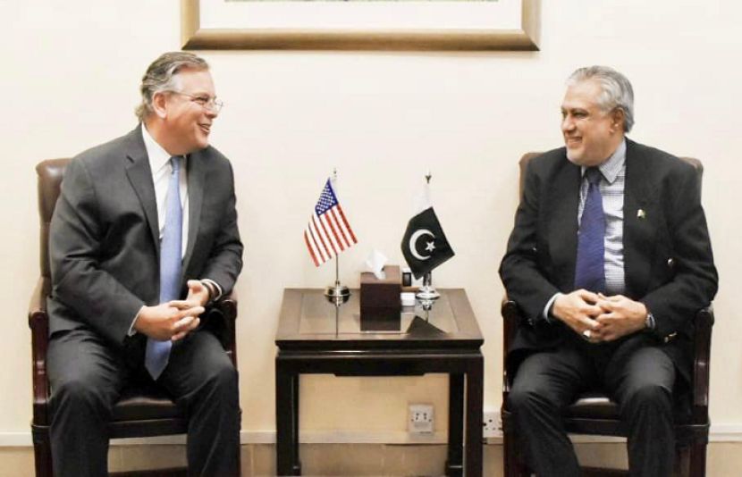 وزیرخزانہ اسحاق ڈار نے پاکستان میں امریکی سفیر ڈونلڈبلوم سے اسلام آباد میں ملاقات ۔