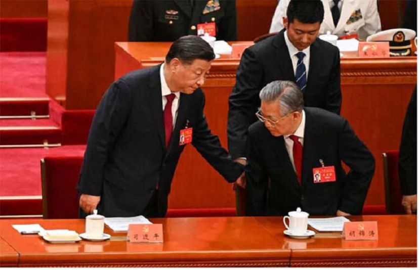 سابق چینی صدر ہوجن تاؤکو حکمران جماعت کمیونسٹ پارٹی کے اجلاس میں نارواں سلوک