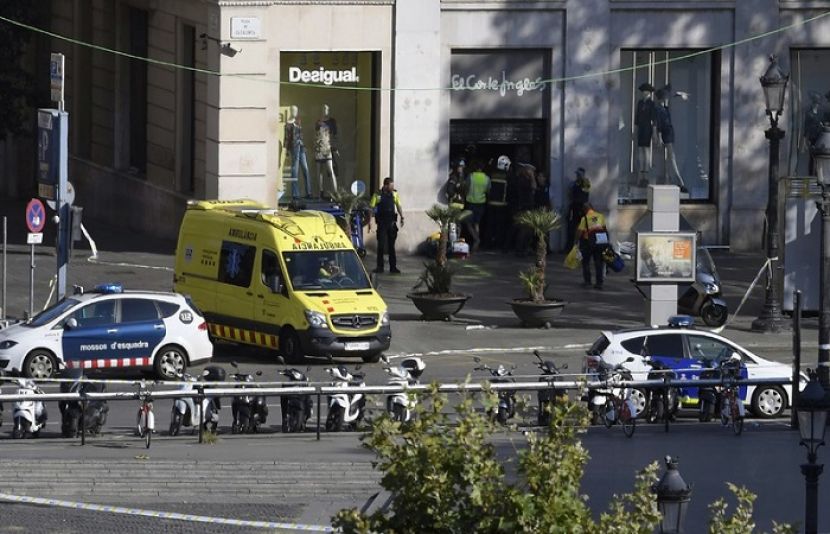 بارسلونا میں ڈرائیور نے گاڑی راہگیروں پر چڑھا دی، 13 افراد ہلاک