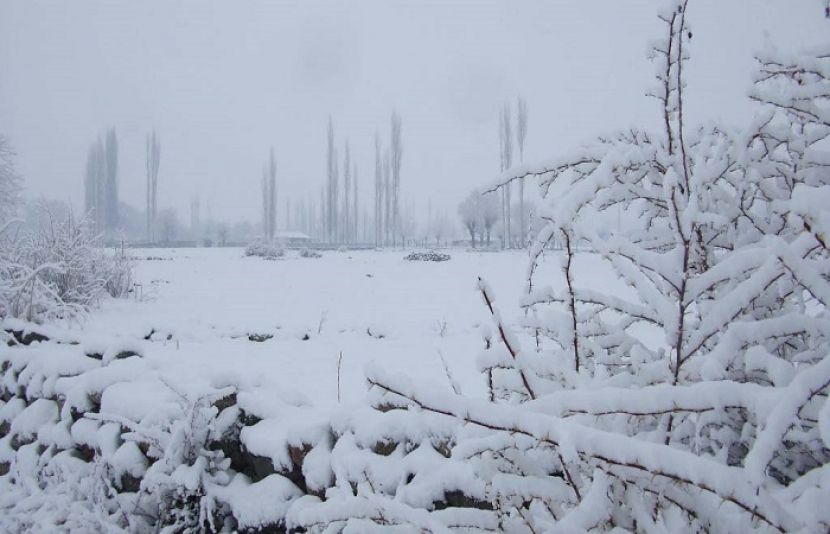گلگت :برفباری سے ضلع اسکردو ،گھانچے کا دیگر علاقوں سے زمینی رابطہ منقطع