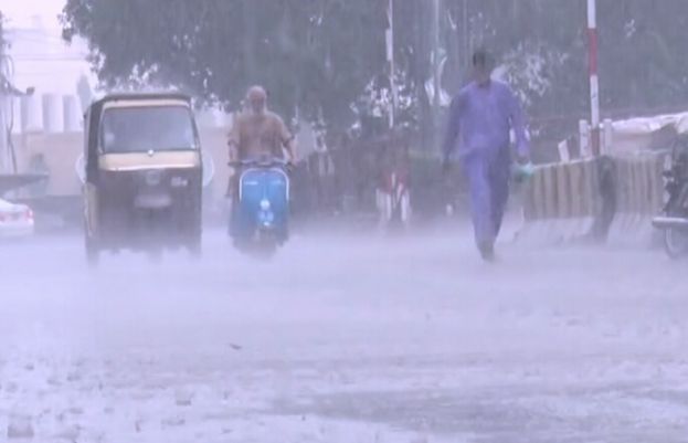 کراچی سمیت سندھ کے مختلف شہروں میں کل سے آندھی کے ساتھ بارش کی پیشگوئی کی گئی ہے۔