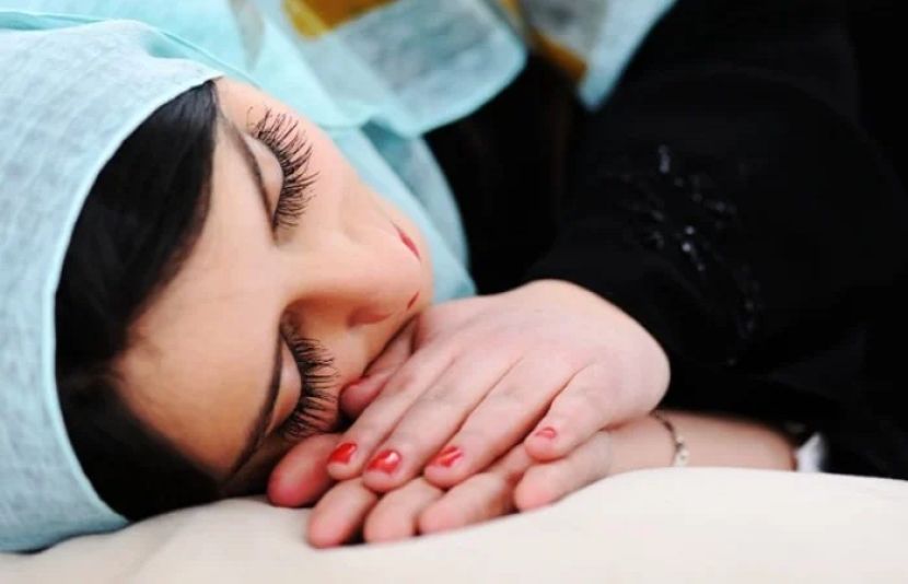 رمضان میں نیند کیسے پوری کی جائے؟ طبی ماہر نے طریقے بتادیے