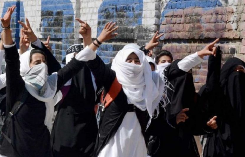 مقبوضہ کشمیر میں طلبہ کے مظاہرے جاری، بھارتی فوج کے تشدد سے متعدد زخمی