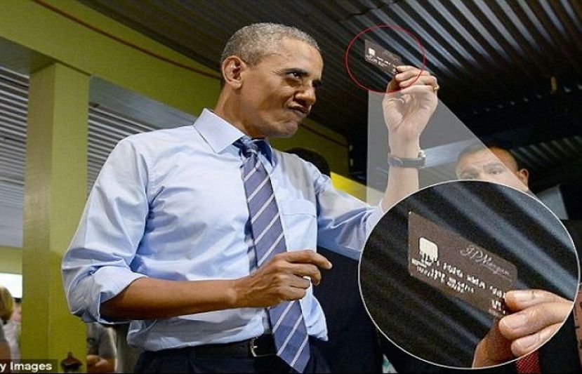 صدر اوباما کی شرمندگی کو مشیل اوباما نے بھانپتے ہوئے اپنے کریڈٹ کارڈ سے بل کی ادائیگی کی