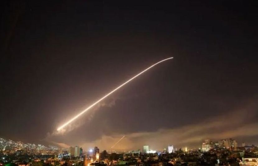 اسرائیل کی شام کے شہروں دمشق اور حلب کے ائیرپورٹ پر بمباری کی ہے