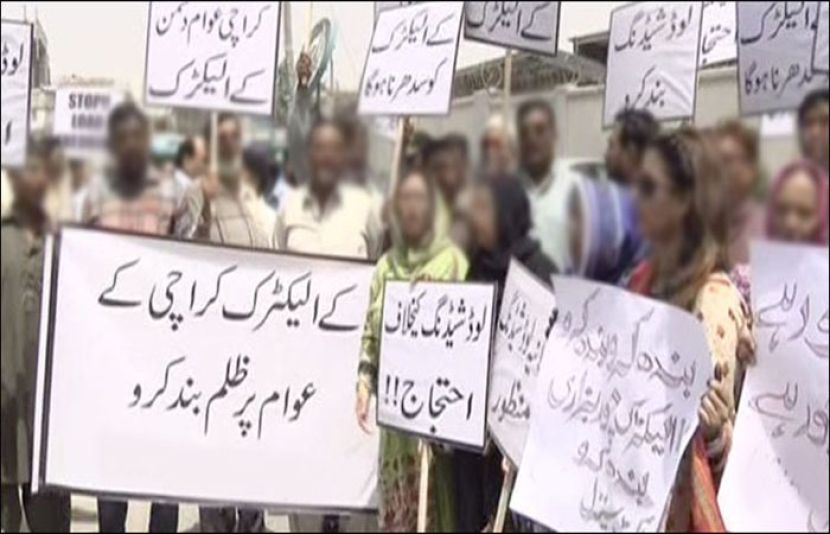 کراچی میں گرمی اور لوڈ شیڈنگ کے ستائے عوام سراپا احتجاج