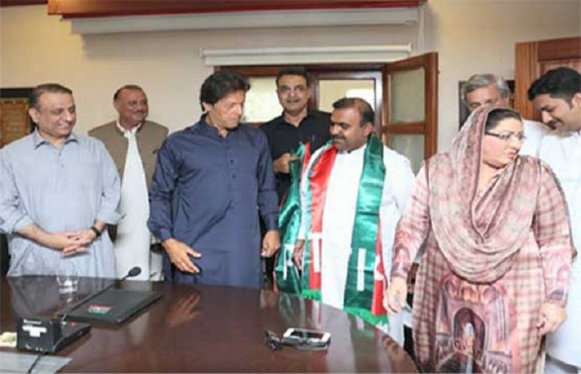 وسیم افضل گوندل نے عمران خان سے ملاقات میں پی ٹی آئی میں شمولیت کا اعلان کیا