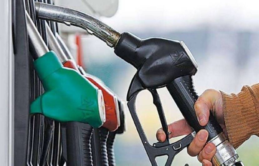 پیٹرول کی قیمت برقرار، ڈیزل کی قیمت میں ساڑھے 7 روپے فی لیٹر اضافہ