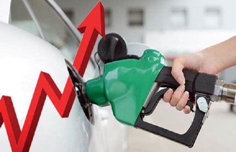 Petrol price in Pakistan breaks Rs300 barrier