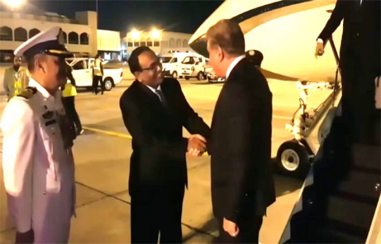 FM Qureshi arrives in Muscat 