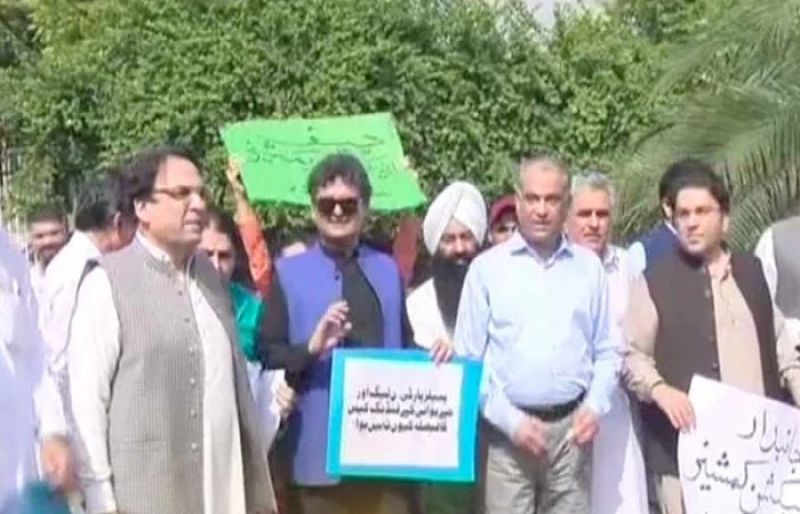 Photo of PTI stages protest outside ECP office   
