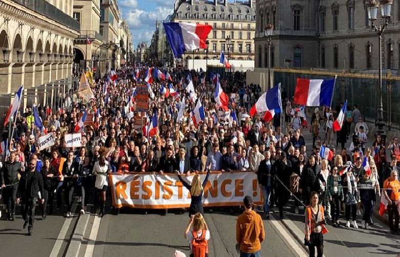 Massive protest in Paris against inflation and climate crisis