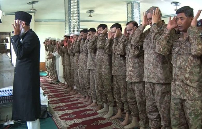 COAS  celebrates Eid-ul-Azha with troops deployed on LoC