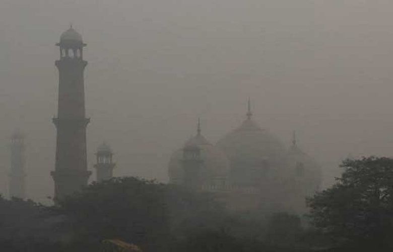 LHC orders private offices in Lahore to halve staff attendance to tackle smog
