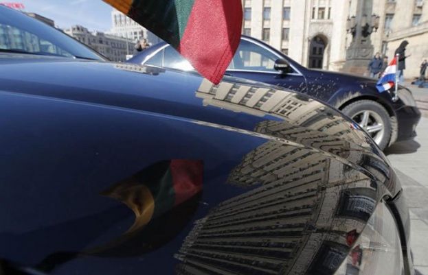 The Russian foreign ministry building is reflected in an ambassadors' car in Moscow