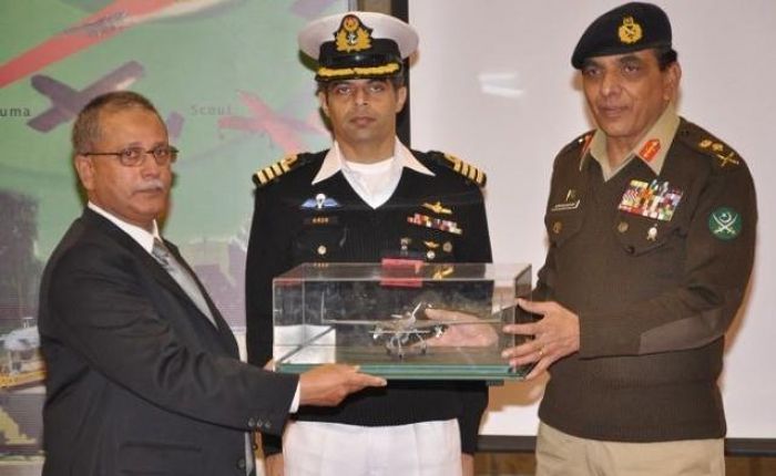 DG SPD Let. Gen (R) Khalid Ahmed Kidwai handing over replica of UAVs