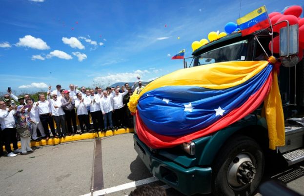 Colombia and Venezuela have reopened cargo transport at a major border crossing.