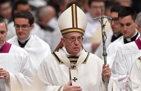 Pope Francis urges world not to ignore refugees at Christmas Eve Mass