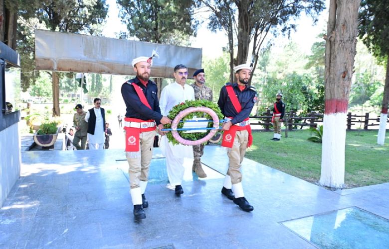  PM lays floral wreath at martyrs’ monument at CM Secretariat in Gilgit