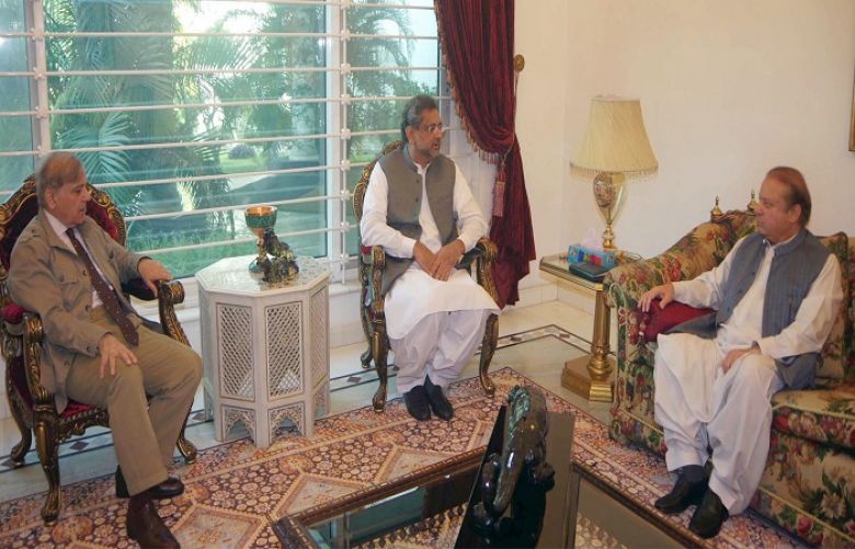 Nawaz Sharif chairs party meeting at Jati Umra