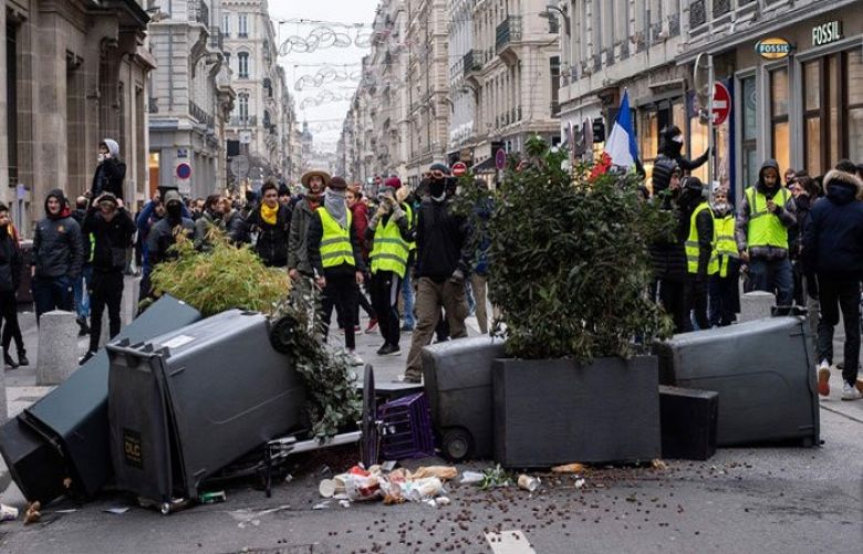 French &#039;yellow vests&#039; spark copycats and fakes abroad