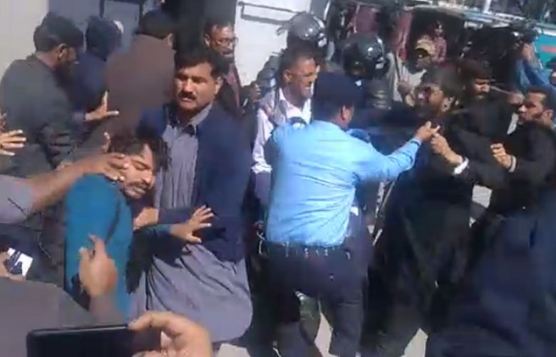 Police arrest PPP workers outside NAB headquarters