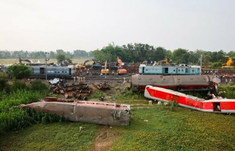 اہل خانہ، امدادی کارکن دہائیوں میں ہندوستان کے بدترین ٹرین حادثے کے متاثرین کی تلاش کر رہے ہیں – SUCH TV