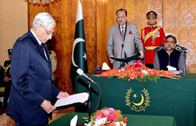 President Mamnoon Hussain administered the oath of office of federal minister