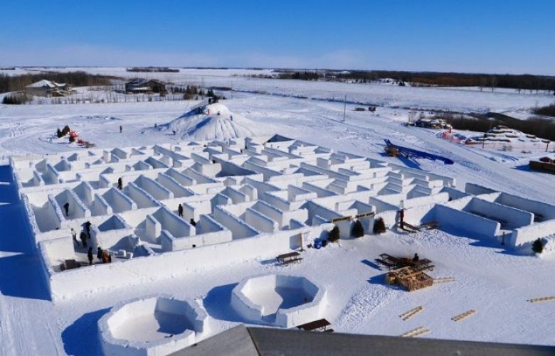 Canadian couple builds world’s largest snow maze