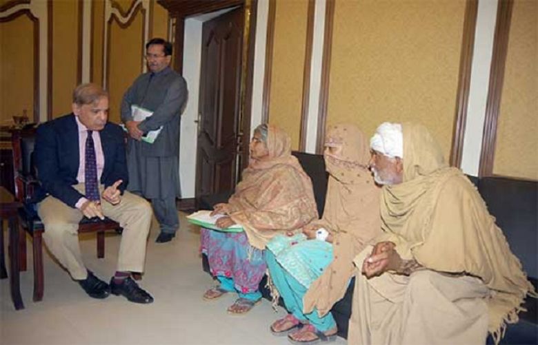CM Shehbaz Sharif  meets elderly couple that was manhandled by Police