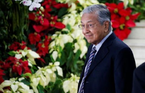 Mahathir, world&#039;s oldest prime minister, prepares to host his second APEC summit