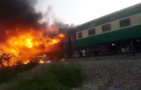 Seven killed as fire erupts in Karachi Express Train