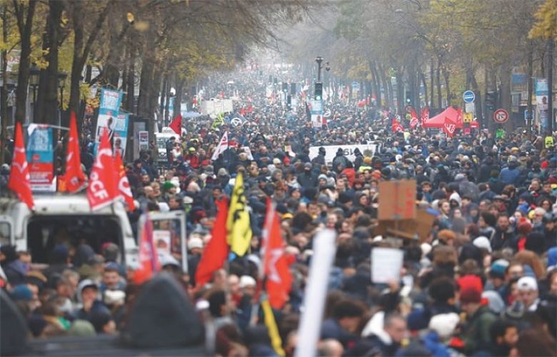 Massive strike in France brings public transport to halt