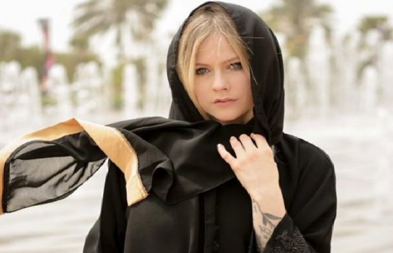 Avril Lavigne&#039;s abaya-clad pictures has the internet obsessed