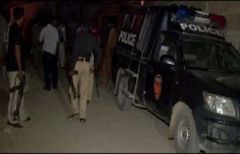 ‘Dacoit’ killed, 3 nabbed after gun battle with police in Karachi