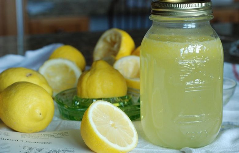 Lemon water help to release joint pain, combats infection