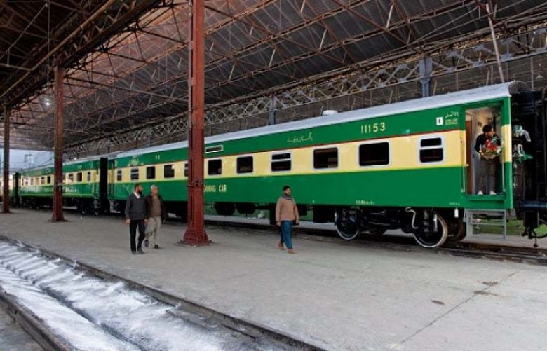  Sir Syed Express collides with tractor-trolley near Khanpur