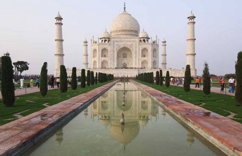 Hindu group assaults Taj Mahal gate