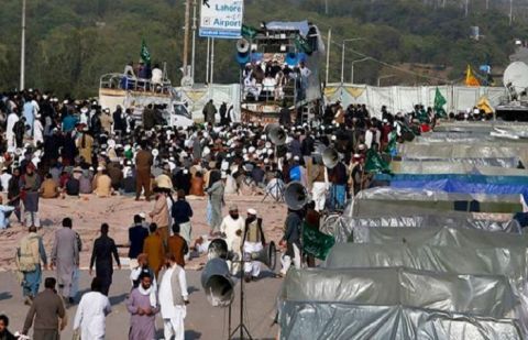 Faizabad sit-in case: Federal govt forms inquiry commission