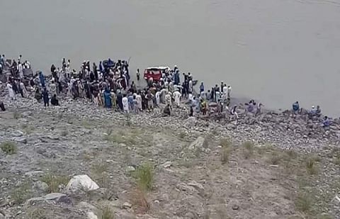 Twelve People drown as jeep plunges into Indus River In Chilas