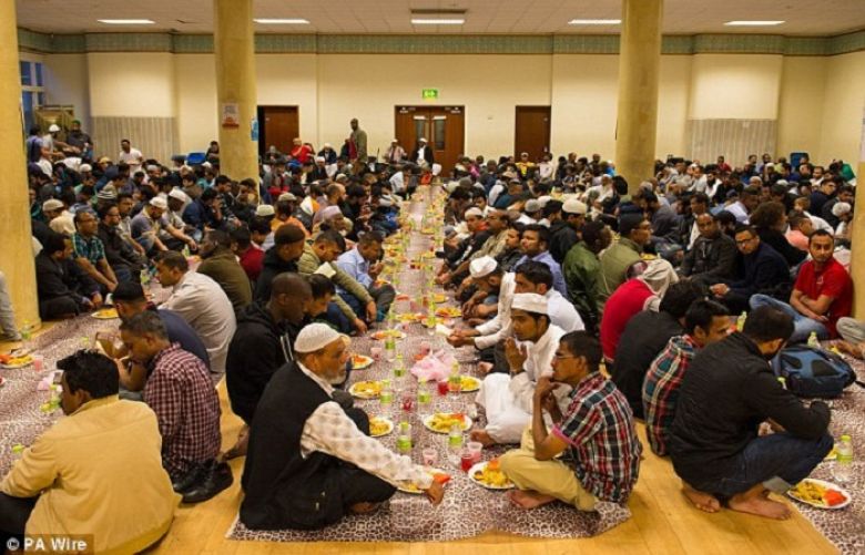 People smoking, eating openly during Ramazan to face 3-month imprisonment