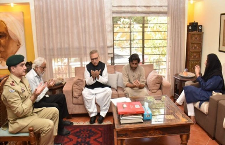 President Arif Alvi visits Amal Umer’s house in Karachi
