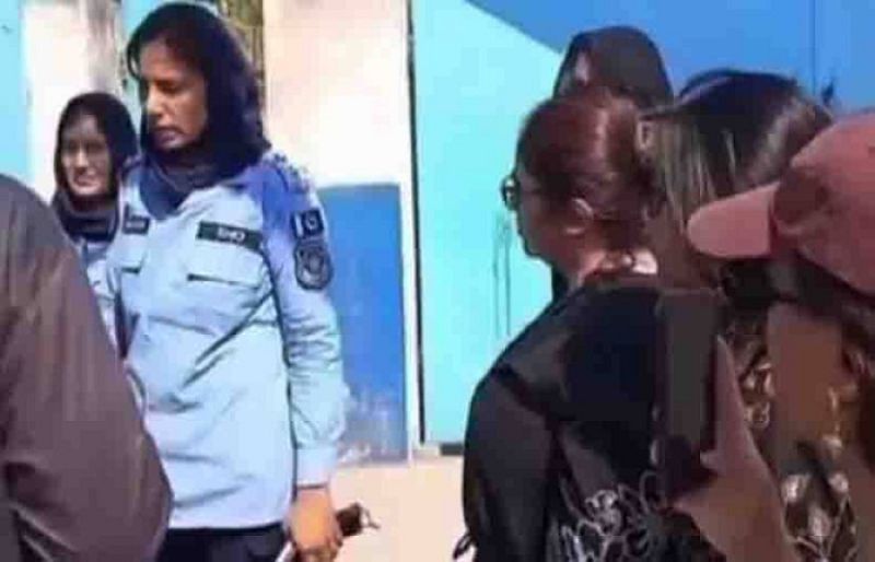 Police Detain 14 Participants During Aurat March Attempt in Islamabad Police Detain 14 Participants During Aurat March Attempt in Islamabad