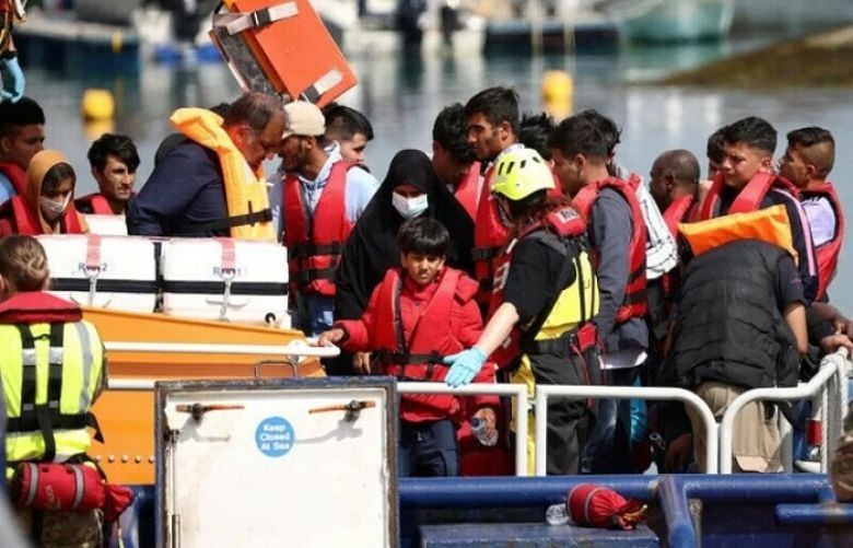 Migrant boat sinks off English coast, at least 3 fatalities reported