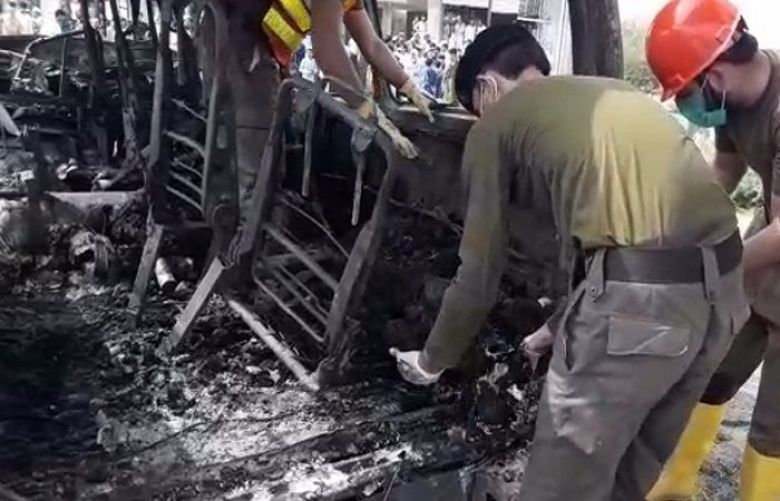 Six dead after passenger van catches fire in Kohat