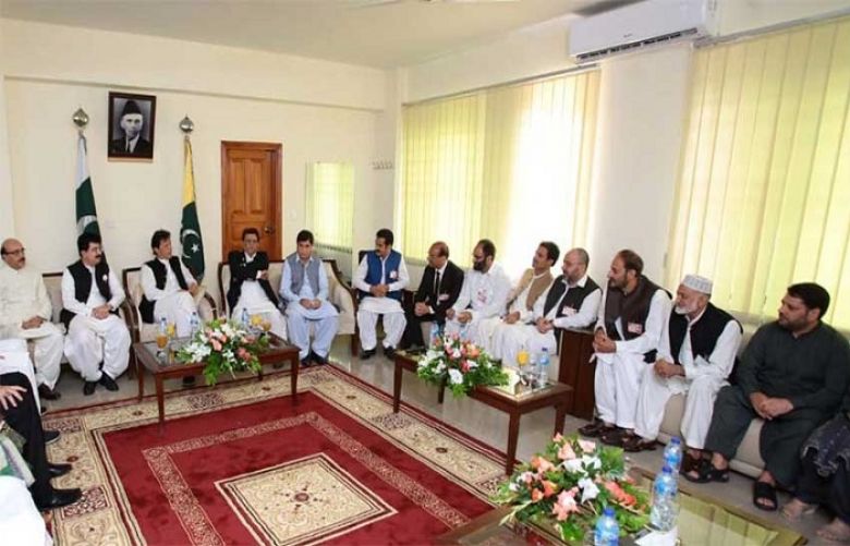 PM Imran reassures Kashmiri leaders of Pakistan’s persistent support