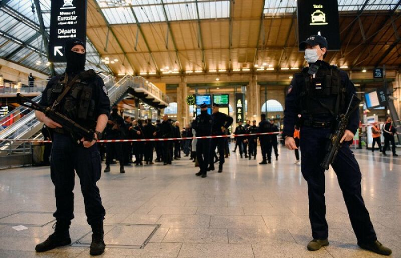 پیرس کے ٹرین اسٹیشن پر چاقو سے حملے میں چھ زخمی – ایسا ٹی وی