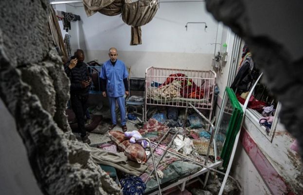 Israel besieges two more Gaza hospitals, demands evacuation