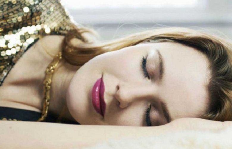 Awful Things That Happen When You Sleep in Your Makeup