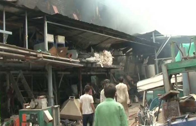 Firefighters bring under control factory fire in Karachi&#039;s Landhi after 20 hours
